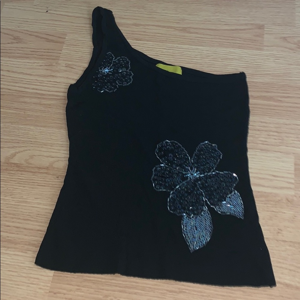One shoulder top